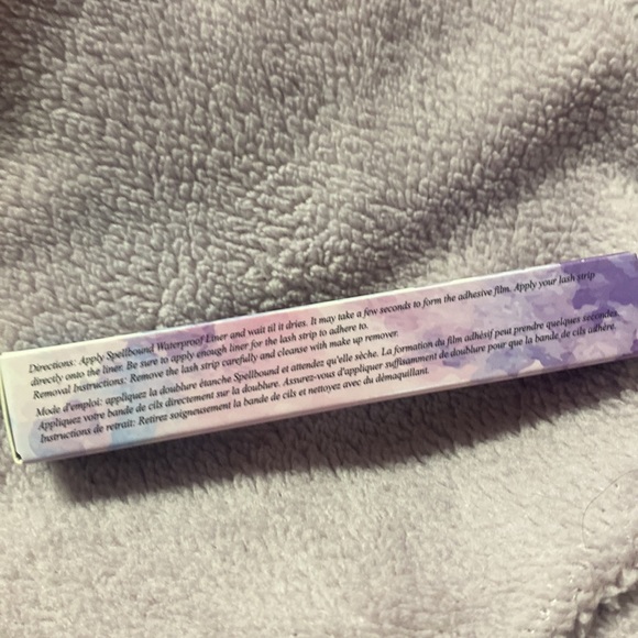 Waterproof eyeliner lash adhesive - Picture 2 of 4